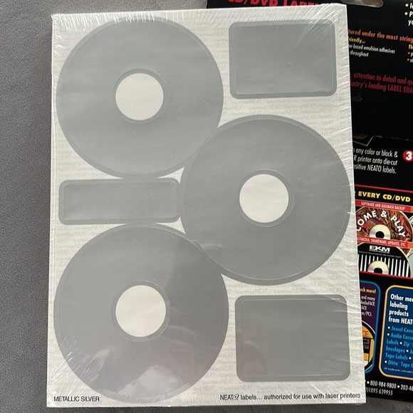 NEATO CD/DVD Premium Metallic Labels - Picture 2 of 8